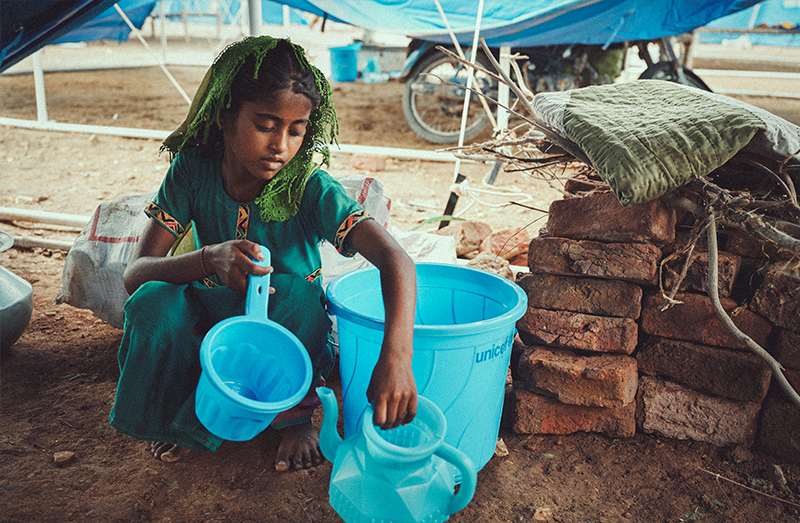 Pige fra Afghanistan, der har fået hjælp af UNICEF